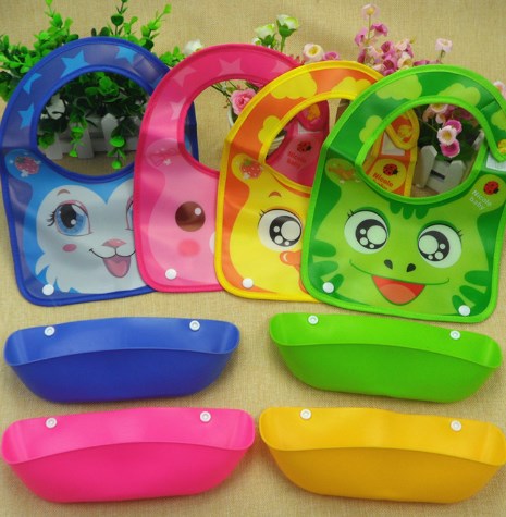 Silicone bib food catcher pocket detail - structured pocket catches spills and crumbs